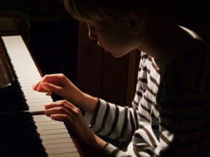 child at piano